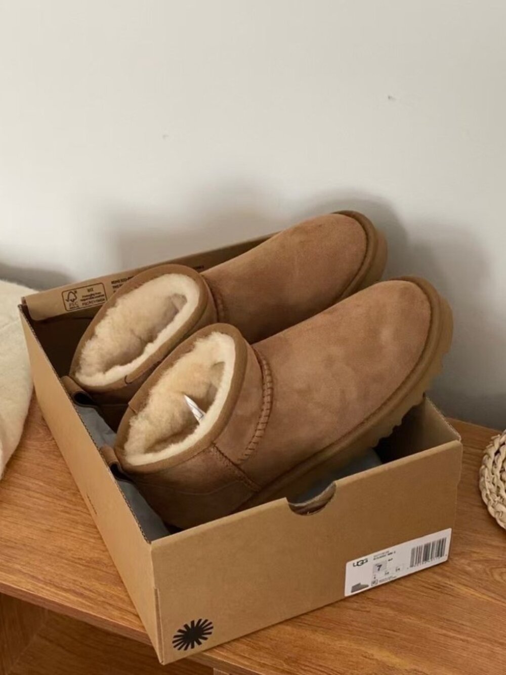 UGG Classic Ultra Mini Like New
